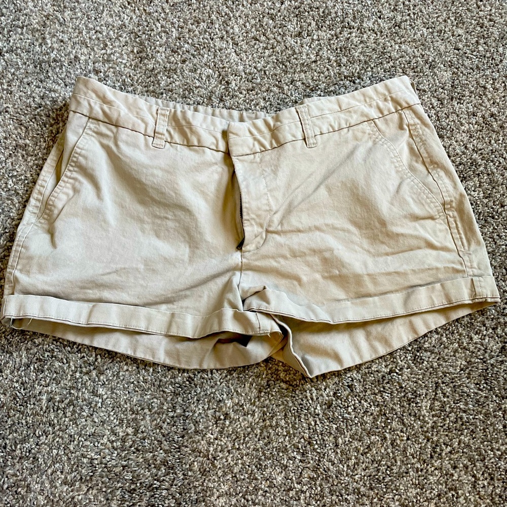 Gap khaki shorts city 3 inch